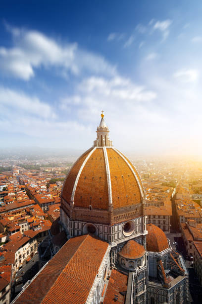 basilica di santa maria del fiore a firenze, italia - renaissance florence italy piazza duomo italy foto e immagini stock