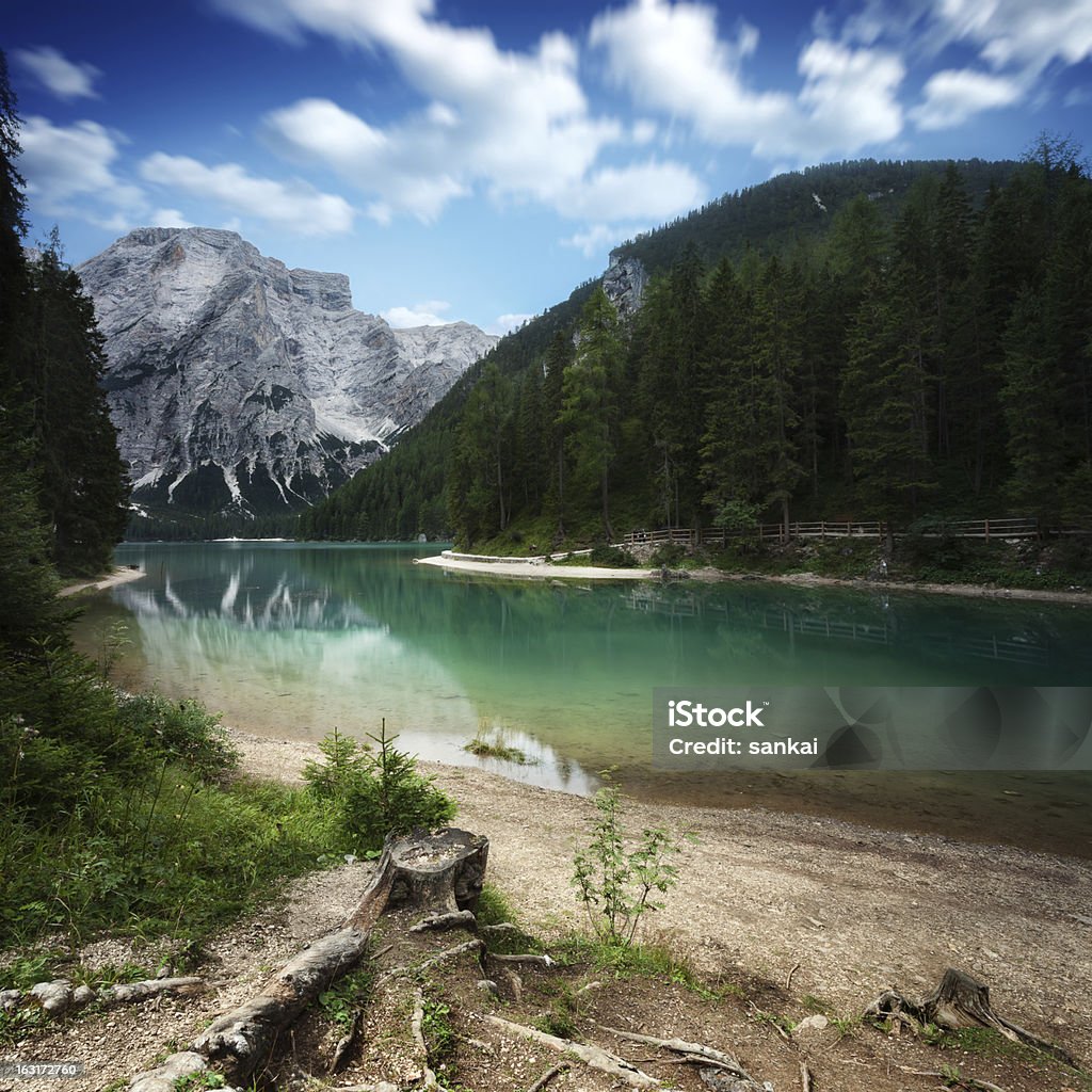 Lago Di Di Braies e Dolomiti, Italia settentrionale - Foto stock royalty-free di Acqua