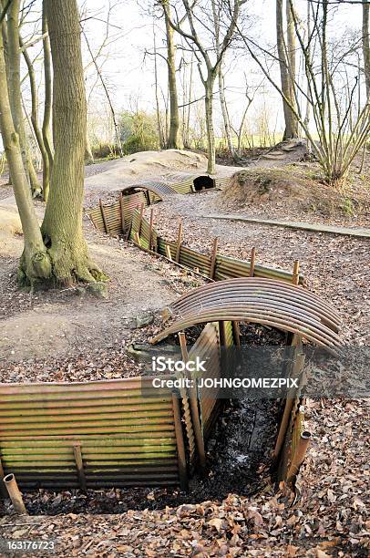 Photo libre de droit de Guerre Mondiale Un Des Tranchées banque d'images et plus d'images libres de droit de Champ de bataille - Champ de bataille, Flandres - Belgique, A l'abandon