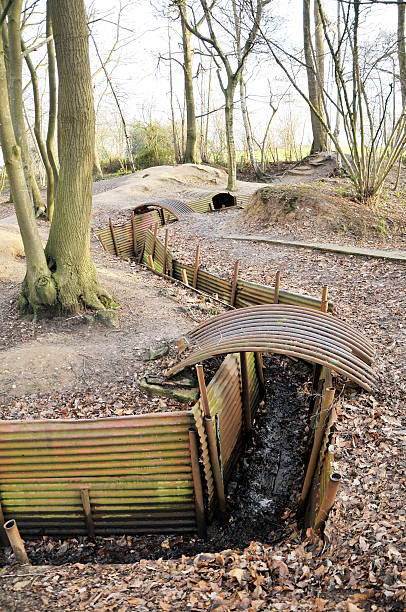 pierwszej wojny światowej trenches - world war i battlefield nobody mud zdjęcia i obrazy z banku zdjęć