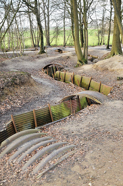 flandria ww1 trenches w ypres, belgia, - world war i battlefield nobody mud zdjęcia i obrazy z banku zdjęć