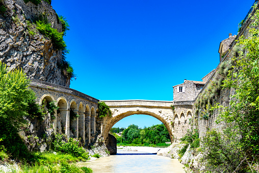 Originally constructed by the Romans in 1AD, the bridge over the river Ouvèze links the two sections of the town of Vaison-la-Romain.