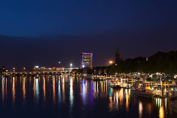 istock Bremen at night - Weser and Schlachte (XXXL) 163182214
