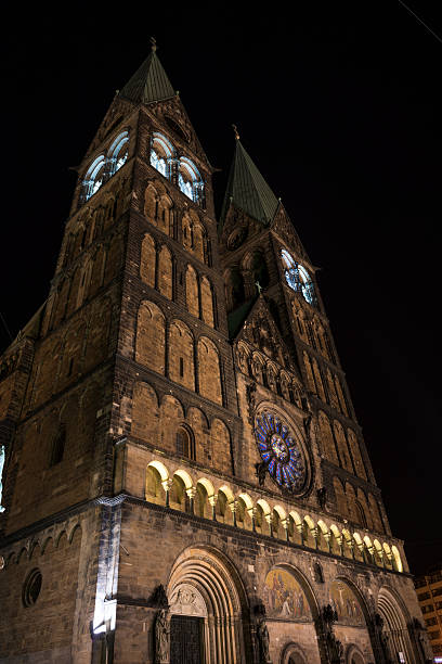 bremer dom a notte (xxxl) - bremen germany bremer government industry foto e immagini stock