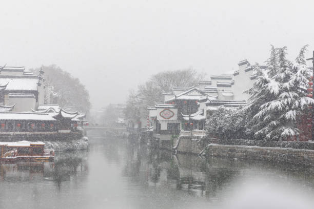 istock Heavy Snow in Nanjing 1631835716