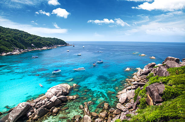 シミラン諸島です。タイ） - nautical vessel sky blue andaman sea ストックフォトと画像
