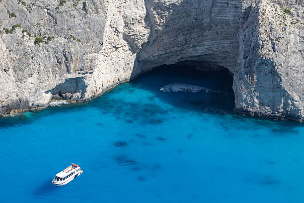 istock Boat on turquoise sea 163186963
