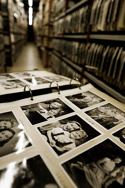 vintage семейный портреты. - hulton archive стоковые фото и изображения