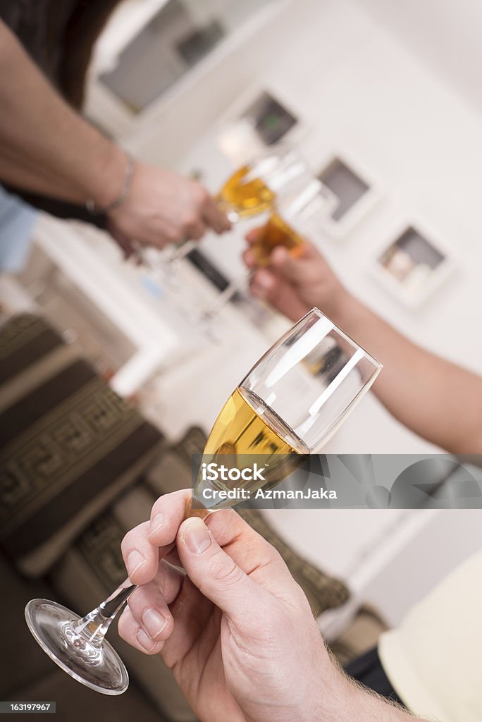 Brindis de celebración con champagne - Foto de stock de Bebida libre de derechos