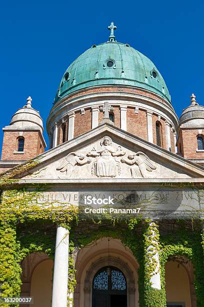 Famoso Cementerio Mirogoj Foto de stock y más banco de imágenes de Aire libre - Aire libre, Antiguo, Arco - Característica arquitectónica