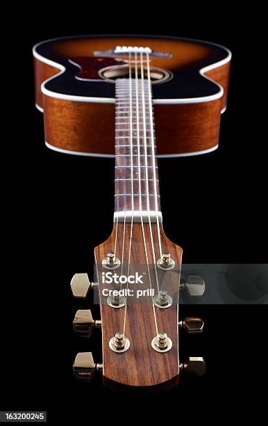 Acoustic Gitarre Stockfoto und mehr Bilder von Akustikgitarre - Akustikgitarre, Ausrüstung und Geräte, Bauholz