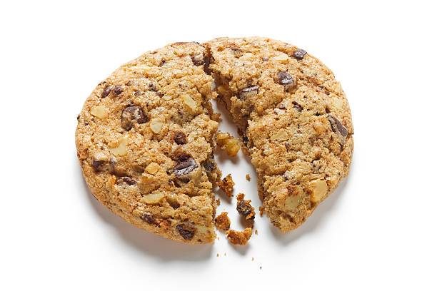 biscotti con scaglie di cioccolato - quick cookies foto e immagini stock