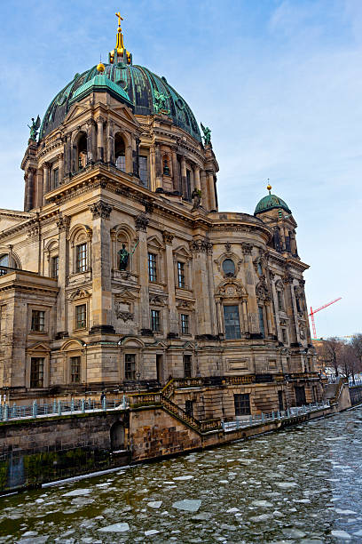 catedral de berlim (berliner dom), alemanha - berlin cathedral berlin germany museum island sunlight imagens e fotografias de stock