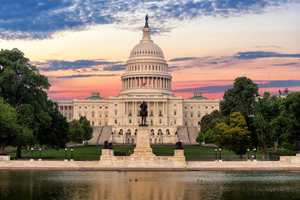 united states capitol building at sunrise - washington dc imagens e fotografias de stock