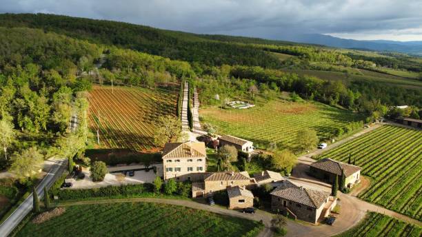 istock Sunny Valley near Siena 1632241205