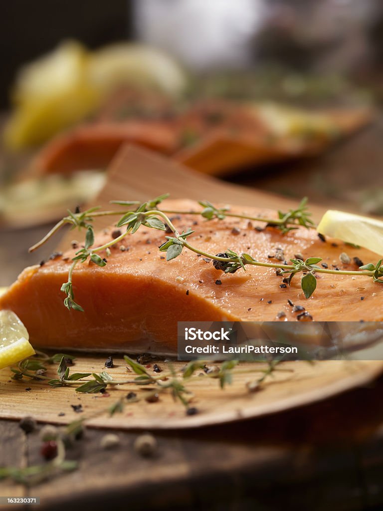 Saumon enveloppé de cèdre - Photo de Aliment libre de droits