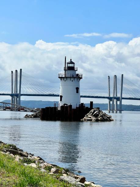 istock Lighthouse and Bridge on the Hudson 1632377182
