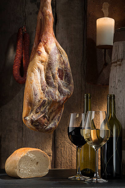 rosso e vino bianco, stile spagnolo - alcohol wine barrel la rioja foto e immagini stock