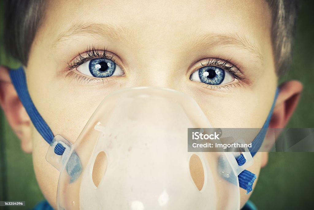 Asthme - Photo de 4-5 ans libre de droits