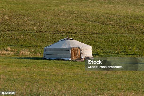 Ger In Mongolo Steppes - Fotografie stock e altre immagini di Aurora - Aurora, Casa, Composizione orizzontale