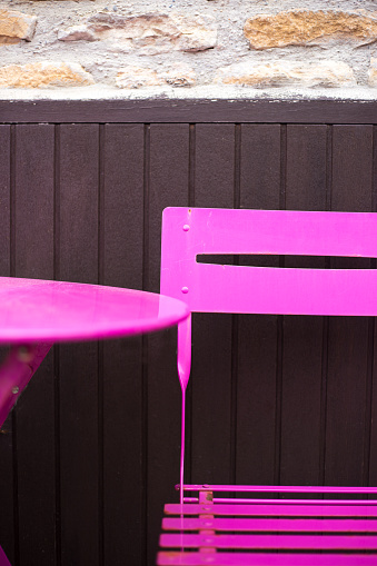 Crémieu, France: Hot Pink Cafe Table and Chair