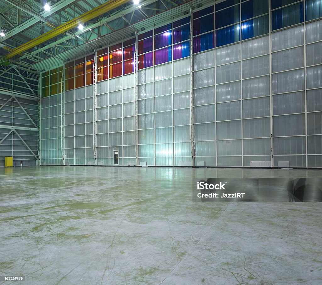 Vacío aviones hangar - Foto de stock de Hangar libre de derechos