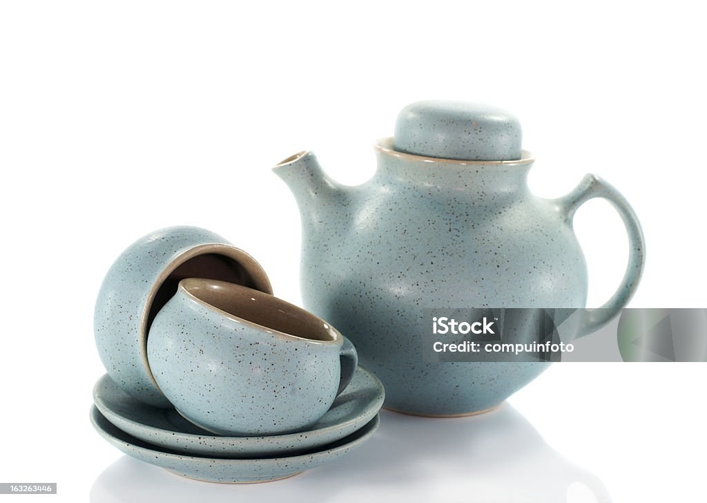 Duas xícaras de chá e bule louças - Foto de stock de Azul royalty-free