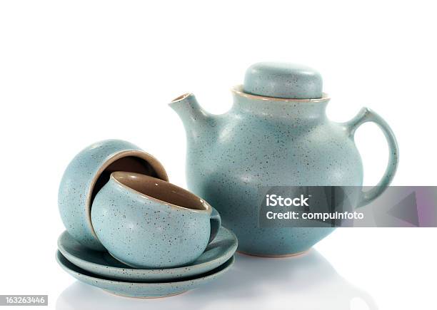 Foto de Duas Xícaras De Chá E Bule Louças e mais fotos de stock de Azul - Azul, Branco, Bule de Chá