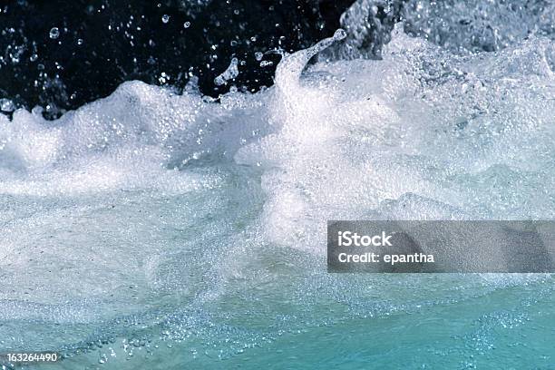 Acqua Impetuosa - Fotografie stock e altre immagini di Acqua - Acqua, Bagnato, Blu