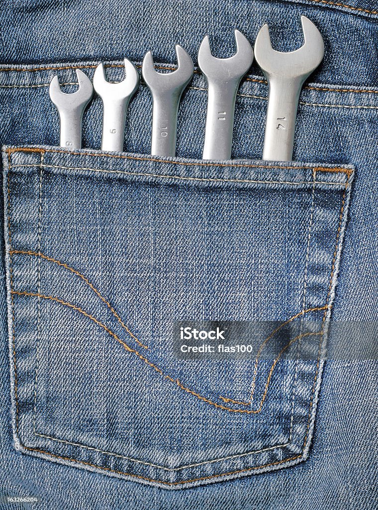 Wrenches em jeans azul bolso - Foto de stock de Azul royalty-free