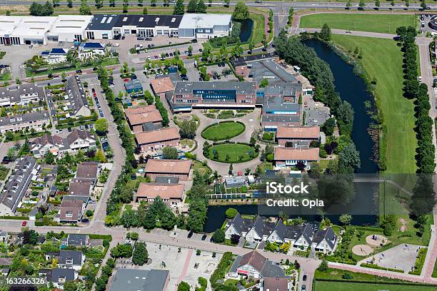 Vista Aerea Della Periferia Moderno - Fotografie stock e altre immagini di Città - Città, Paesi Bassi, Veduta aerea