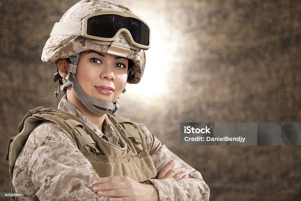 Marine mulher Soldado em combater o equipamento - Royalty-free Profissão Militar Foto de stock