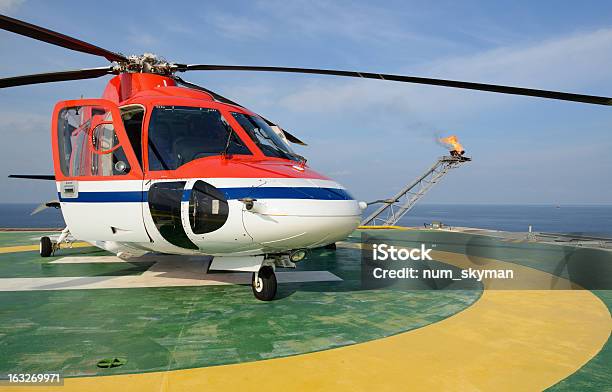 ヘリコプター公園で石油掘削装置 - プロペラのストックフォトや画像を多数ご用意 - プロペラ, ヘリコプター, 写真