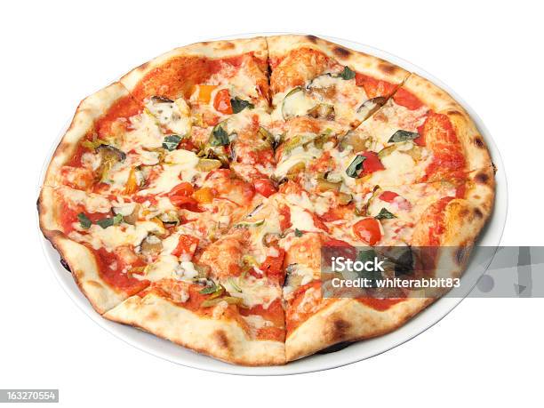 Foto de Pizza Vegetariana e mais fotos de stock de Alimentação Não-saudável - Alimentação Não-saudável, Almoço, Assado no Forno