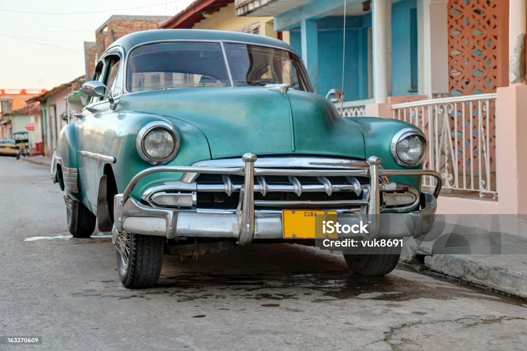 Old automóvel em Trinidad - Foto de stock de 1950-1959 royalty-free