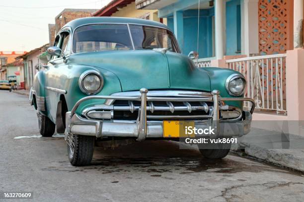 Foto de Old Automóvel Em Trinidad e mais fotos de stock de 1950-1959 - 1950-1959, América Latina, Antigo