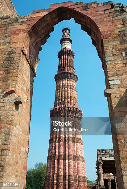 Qutub Minar - Fotografie stock e altre immagini di Architettura - Architettura, Arco - Architettura, Blu