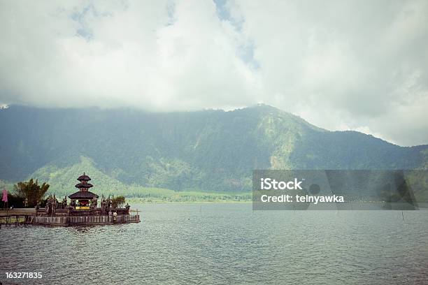 Foto de Ulun Danu Templo Em Bali Indonésia e mais fotos de stock de Arquitetura - Arquitetura, Bali, Bedugal