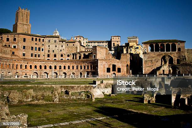 Imperial Fórum Roma Itália - Fotografias de stock e mais imagens de Antiguidade - Antiguidade, Arcaico, Azul