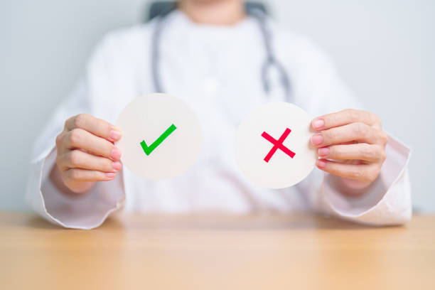istock Doctor show Wrong and Right symbol paper. True and false, accept and rejected, evaluation, Diagnosis, Vote, Poll, Yes or No, Health, Medical and Survey concepts 1632852077