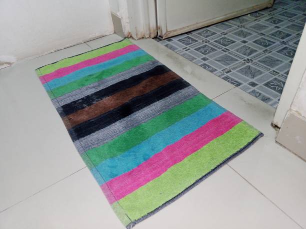 istock Bathroom mat's photo 1632864589