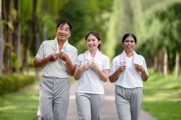 高齢者と娘の散歩リラックス - retirement grandfather senior adult child ストックフォトと画像