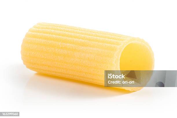 Foto de Massa Rigatoni Isolado Italiano e mais fotos de stock de Amarelo - Amarelo, Carboidrato - Comida, Cereal