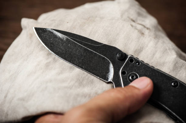 istock pocket knife care and maintenance 1633009550