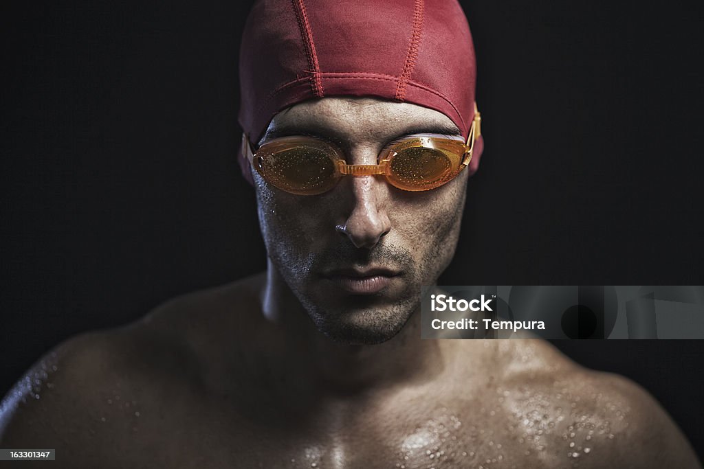 Swimmer on 블랙 캡 및 보호안경, 숫나사. - 로열티 프리 수영-동작 활동 스톡 사진