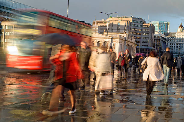 istock London commutersand bus in the rain, movement blur 163301581