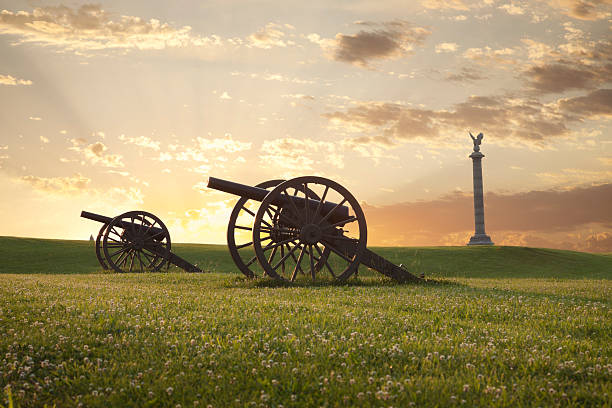 cannons w antietam (sharpsburg) battlefield w stanie maryland - civil war zdjęcia i obrazy z banku zdjęć