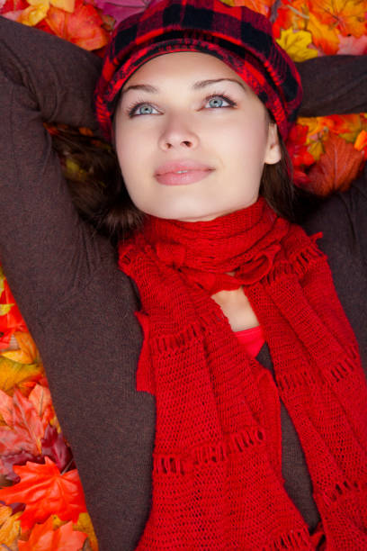 istock Young woman Autumn portrait 1633065638