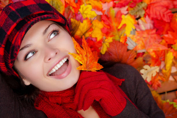 istock Young woman Autumn portrait 1633069319