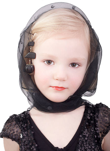 Estilo Retro criança Menina em vestido preto - fotografia de stock